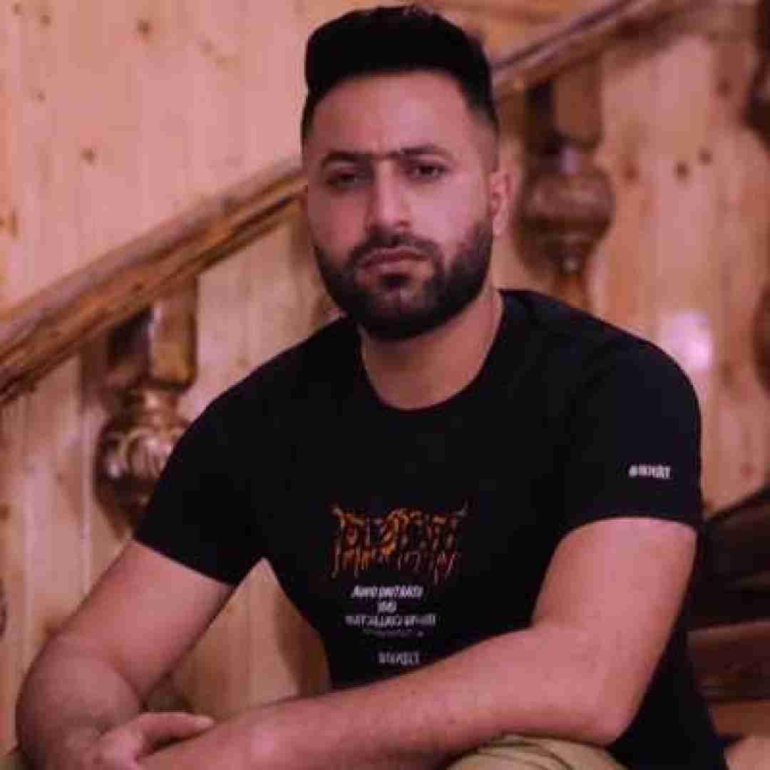 دانلود آهنگ تی پرچمه تو هر جمعی که درمه بالا دارمه همیشه وحید مرادی