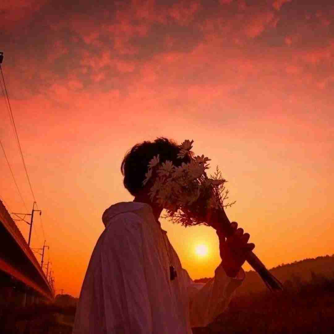دانلود آهنگ قلب من شیشه ایه تو با نگات سنگ میزنی 