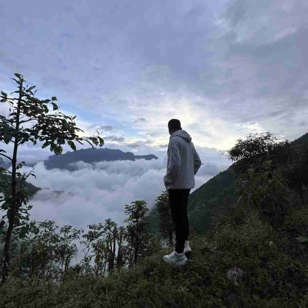 دانلود آهنگ لری به گمونم عزیزوم عاشق یکی د وابیده با صدای پسر اینستایی 