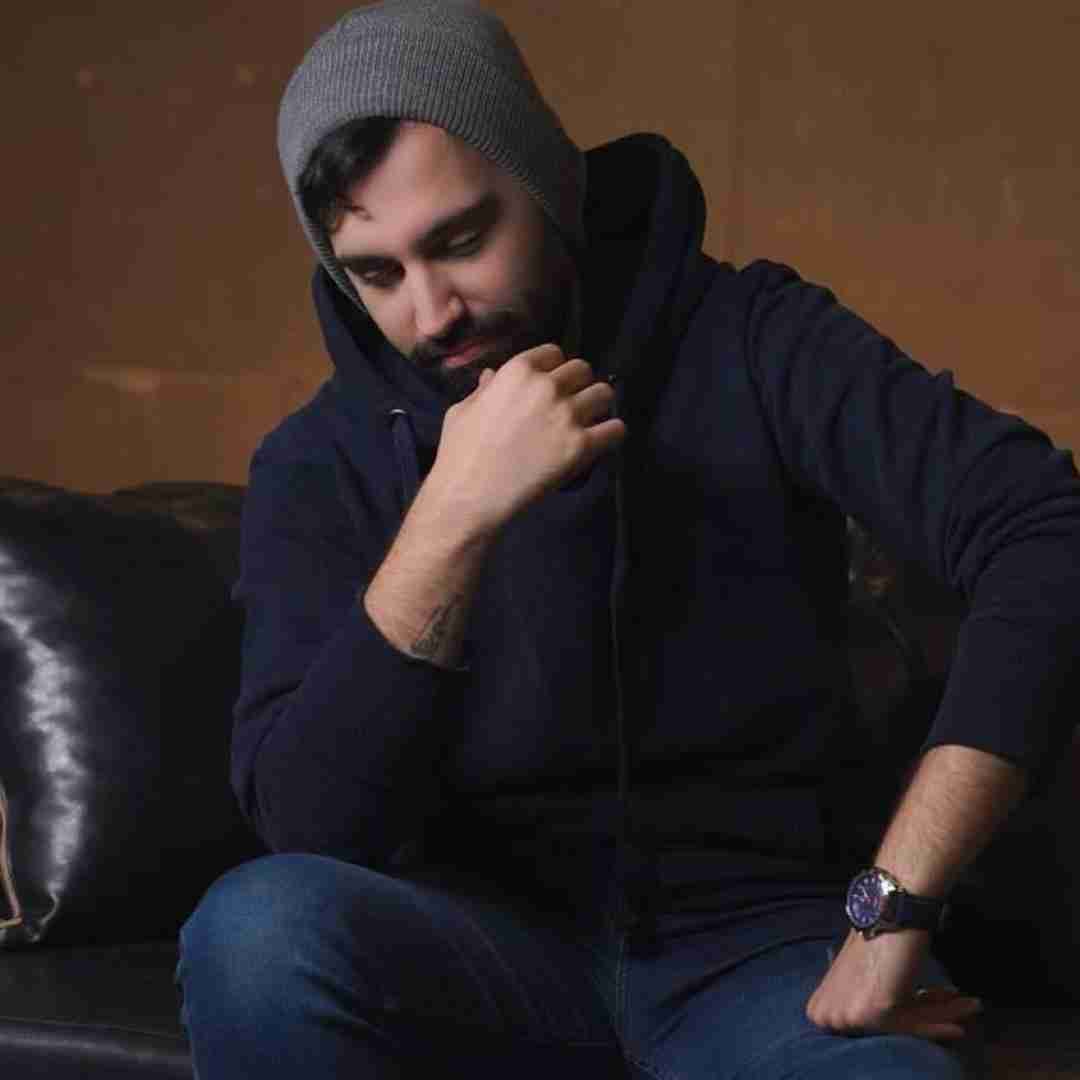 دانلود آهنگ امسال یا سال بعد چه فرقی داره واسه من امیر آیهان