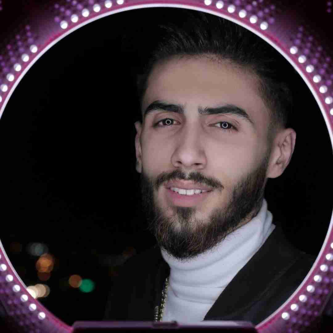 دانلود آهنگ ته صورتی لباس دور بگردم جواد امانی