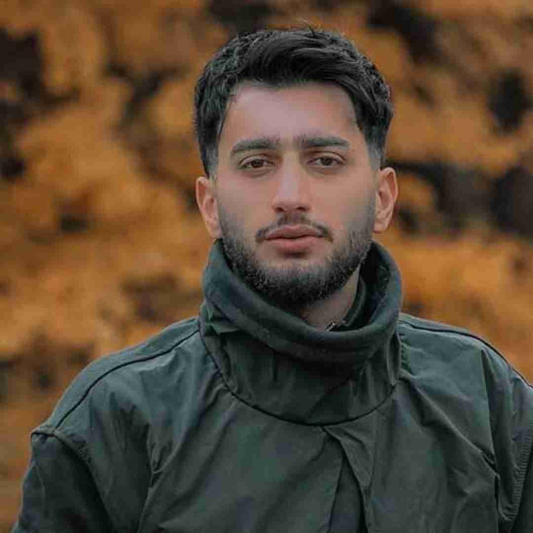 دانلود آهنگ شوخی شوخی بومه من تی عاشق علیرضا باباجانی