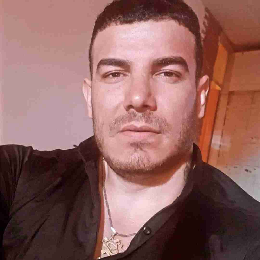 دانلود آهنگ دورم شلوغه بی کسم سر بی کسی سلامت فرهاد فرهادی