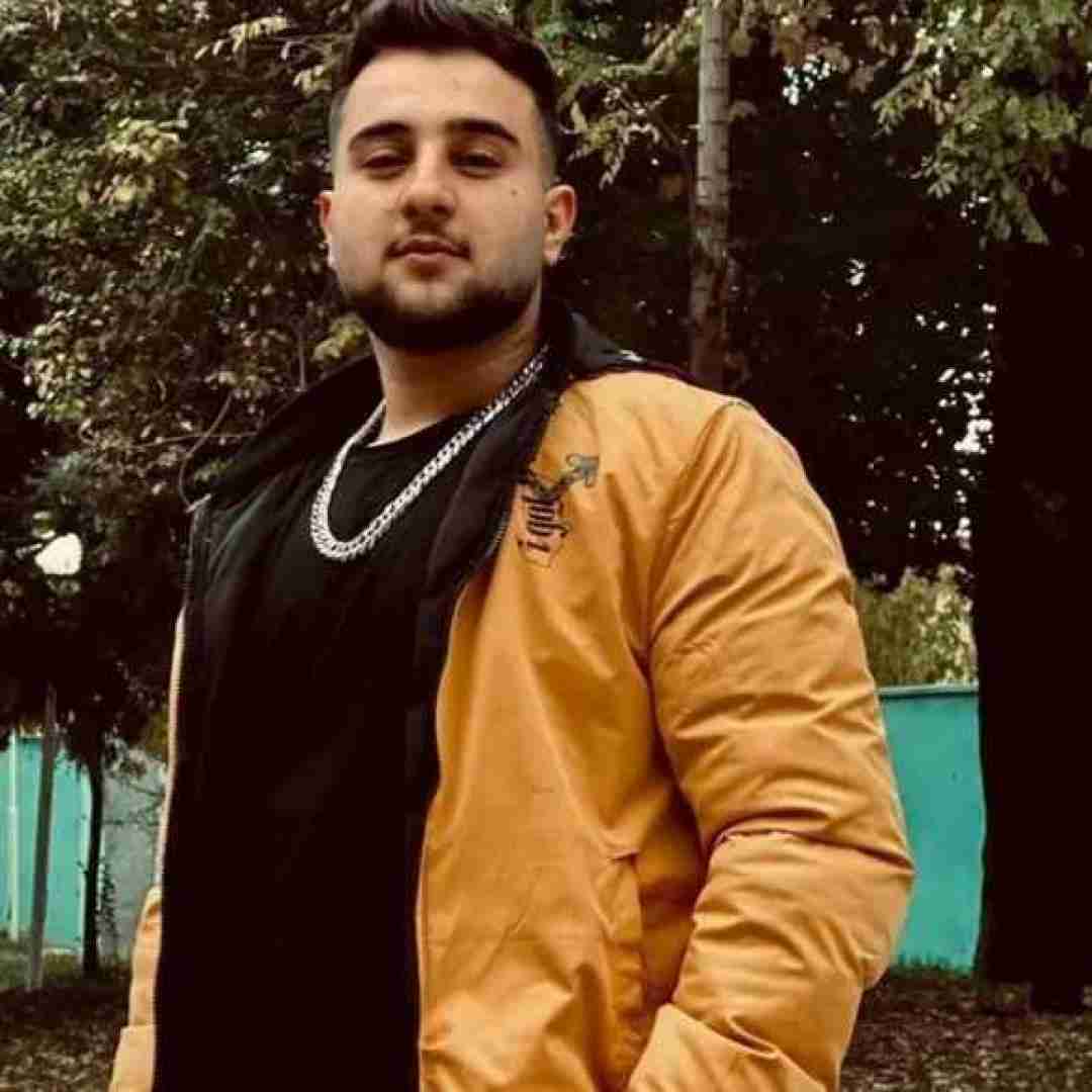 دانلود آهنگ تیغو تیزی رگو شاهرگ خون بازی با بدنم زکریا امینی