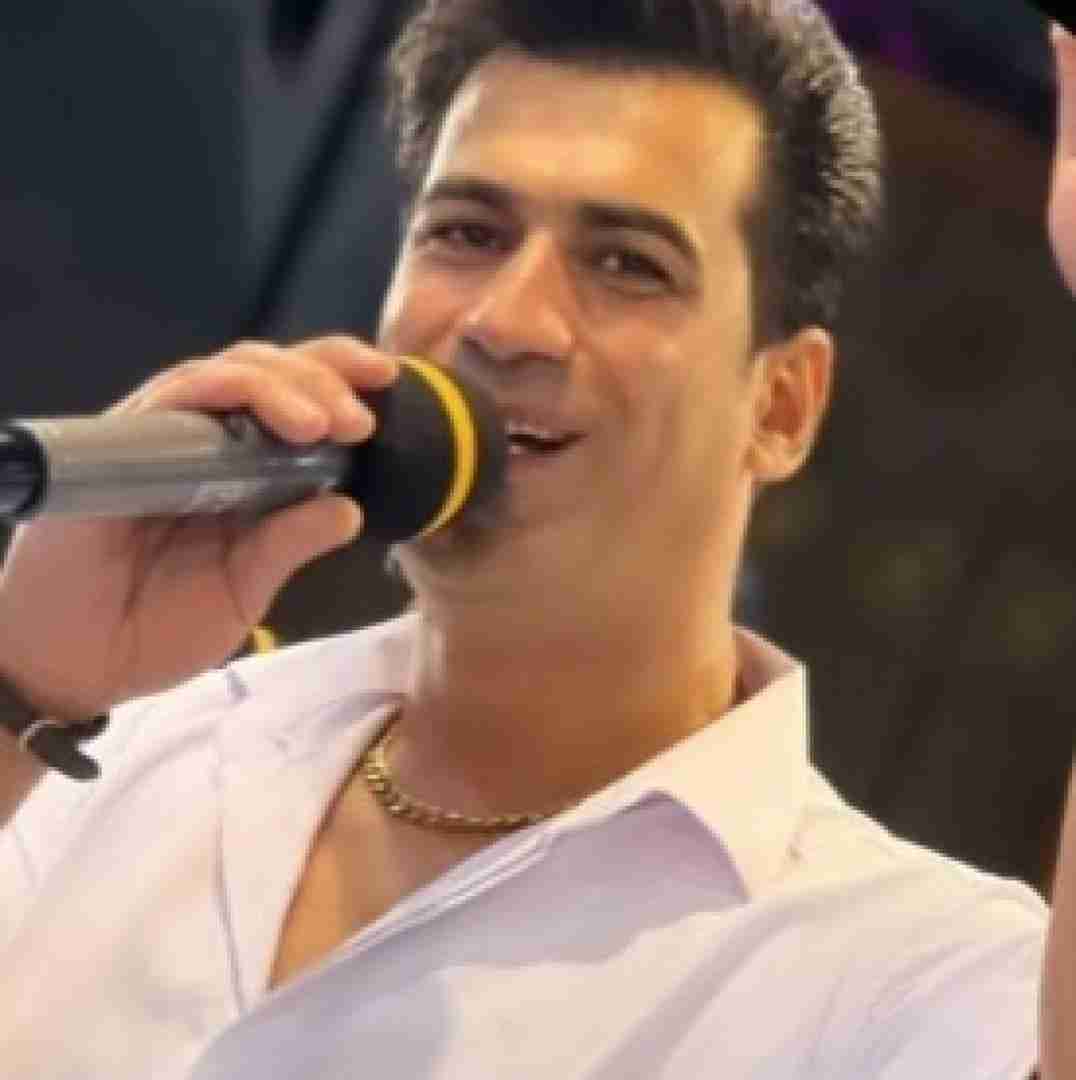 دانلود آهنگ چه موهای بلوایی شیرینی مثال قند و حلوایی مسلم فتاحی