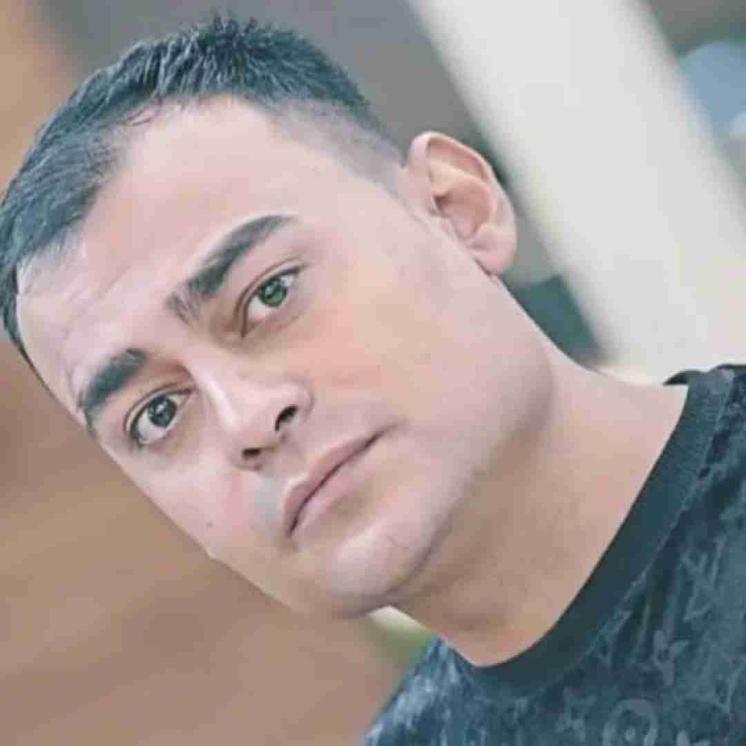 دانلود آهنگ درگیر آشوب و افسردگیه حادم روح الله کرمی