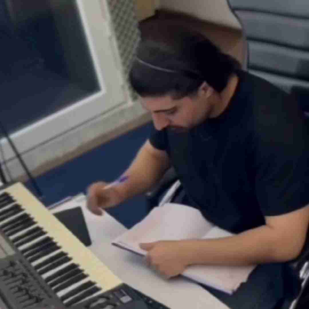 دانلود آهنگ چنی تو حسرت دیدن نگات قلبم ترک خورد امیر لیام
