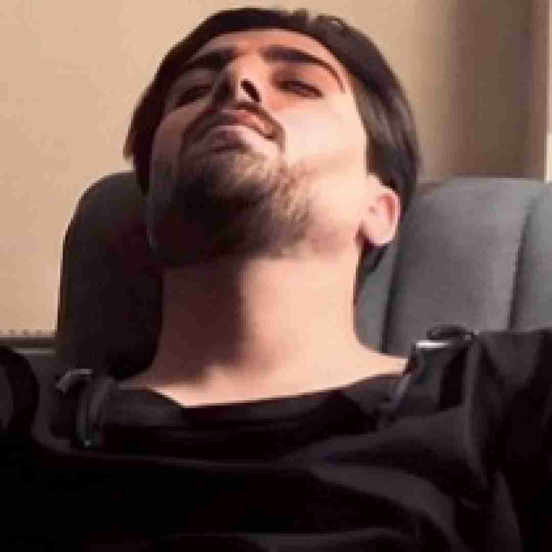 دانلود آهنگ بسمه چنی جرو بحث خیلیا بشم گفتن نکن امیر لیام