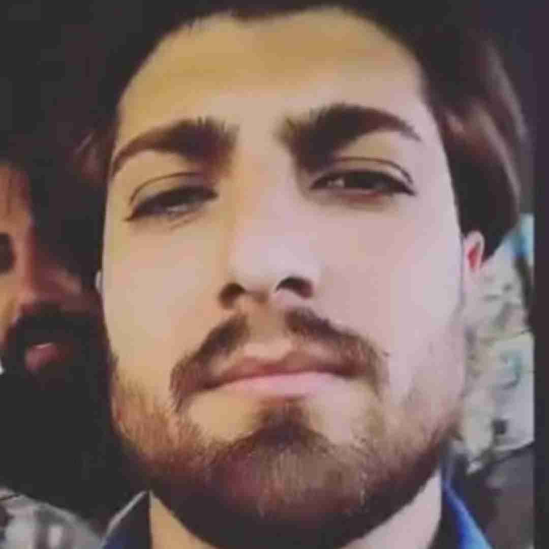 دانلود آهنگ چه کردی برام سواله مغزم شده درگیر امیر لیام