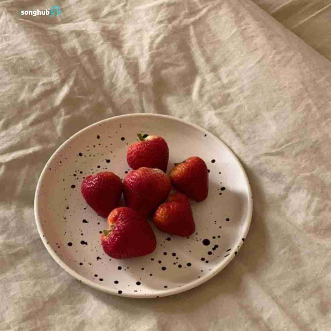دانلود آهنگ یه روز دور تو بود و یه روز دور دور ماست 