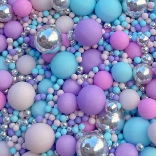 دانلود آهنگ  یه جایی دیدمت که موهات بور بود ولی چشم ابرو مشکی 